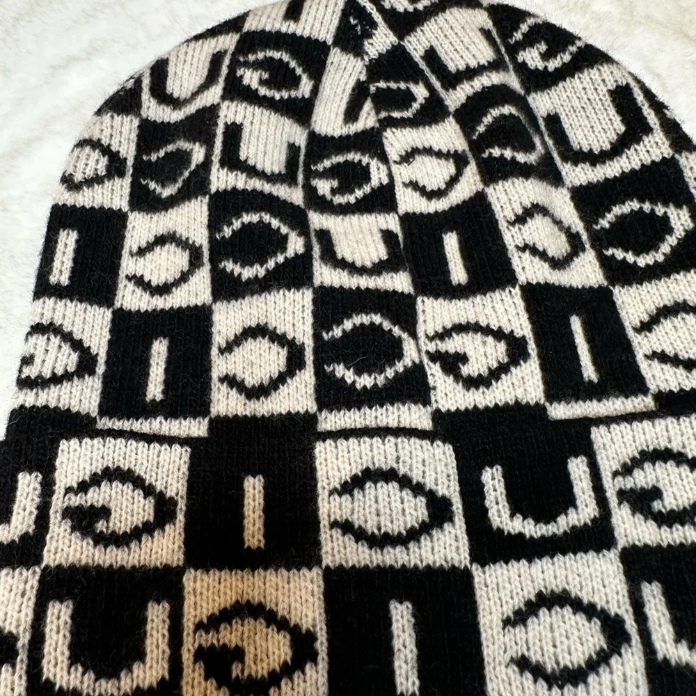 Gucci Chic Black and Cream Knit Beanie - Picture 4 of 9